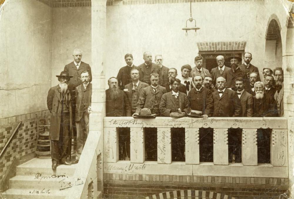 Rosa Luxemburg and other international socialist leaders, including Karl Kautsky (Germany), Victor Adler (Austria), Georgii Plekhanov (Russia), Edouard Vaillant (France) and Sen Katayama (Japan).