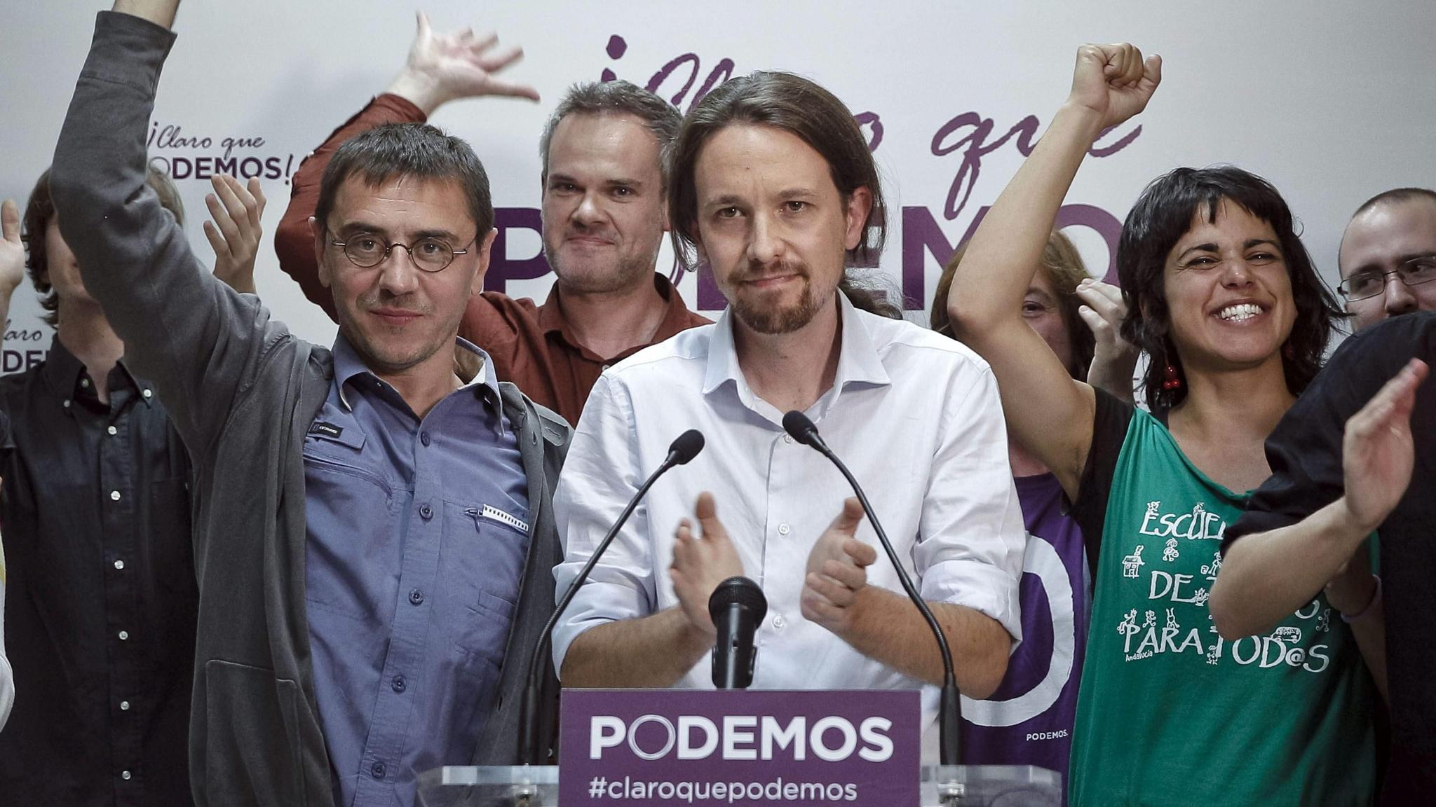 Pablo Iglesias, the head of the electoral slate for the new Podemos party, with his Podemos party followers after electoral success in May 2014. Photo by: Emilio Naranjo (EFE)
