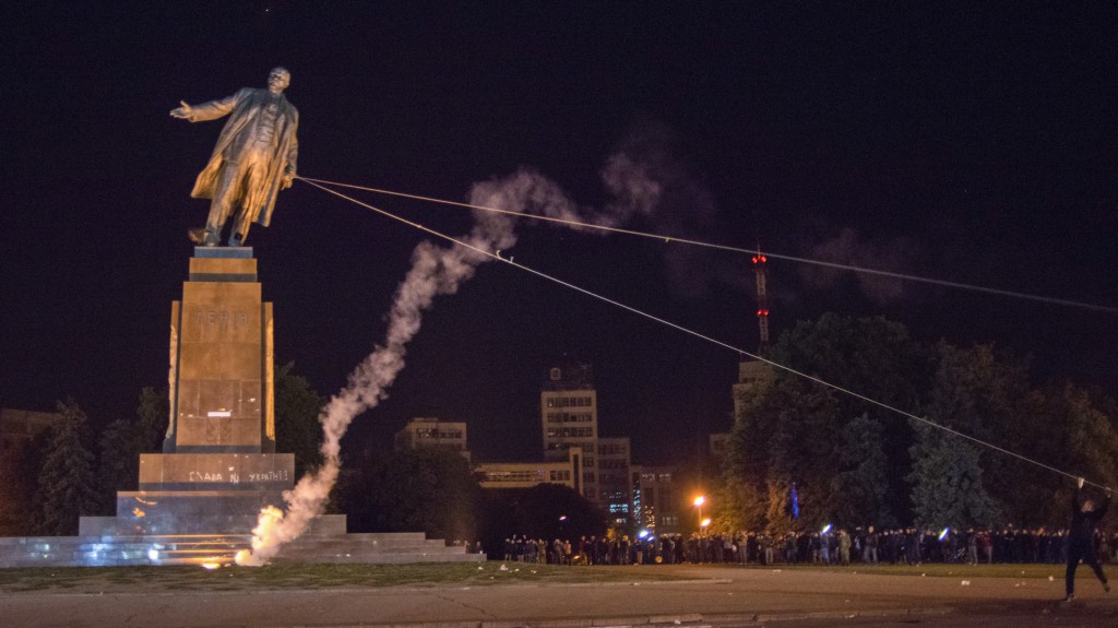 Ukrainian protestors pull down statue of Lenin. Kharkiv, September 28th, 2014. Note "Glory to Ukraine!" and Right Sector logo spray-painted on base.