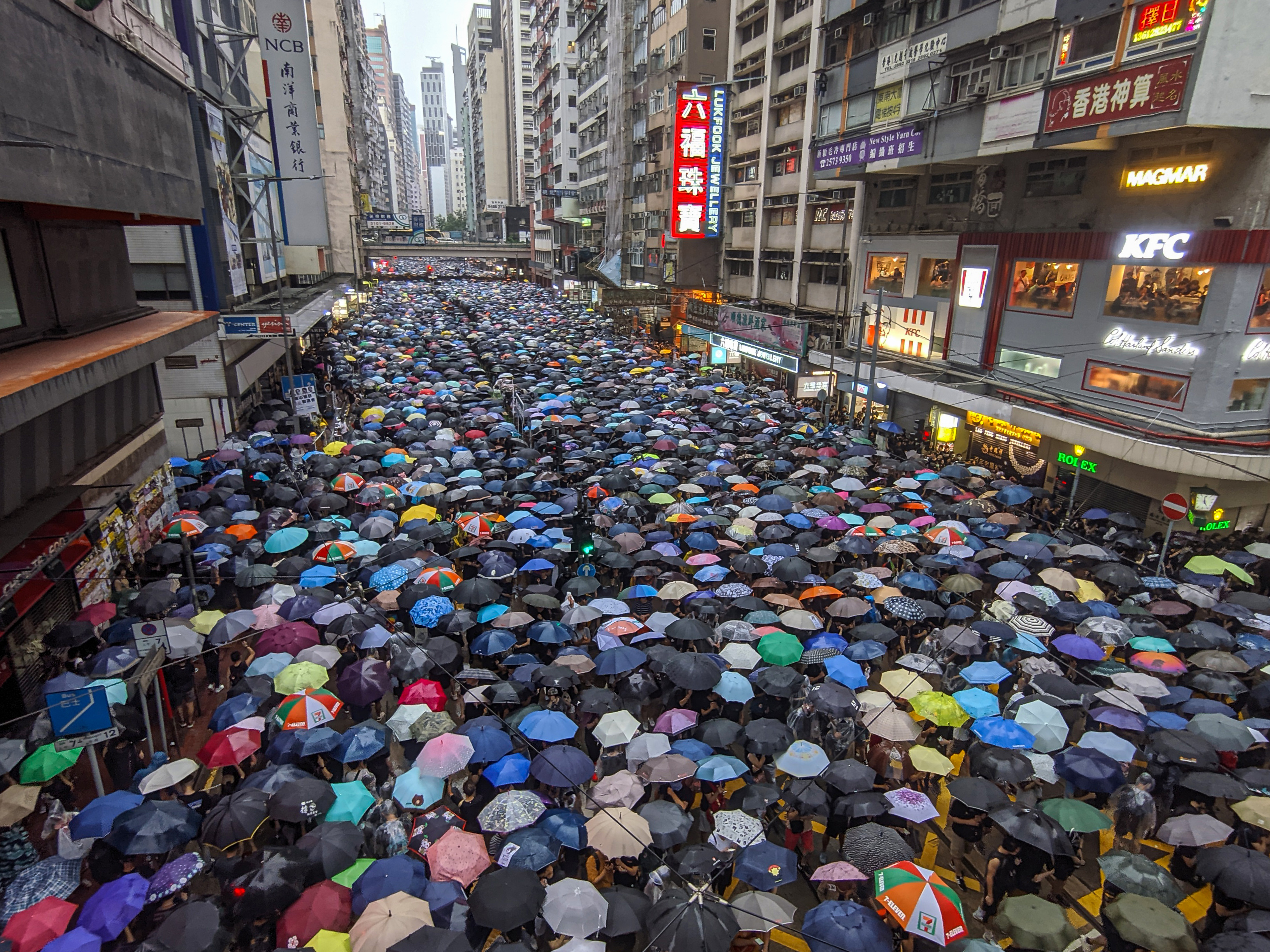 Hong Kong's dialectic between spontaneity and organization